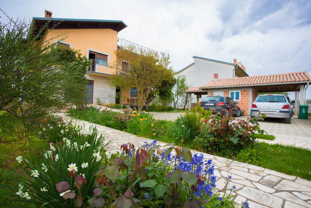Apartments Nela Pula Exterior photo