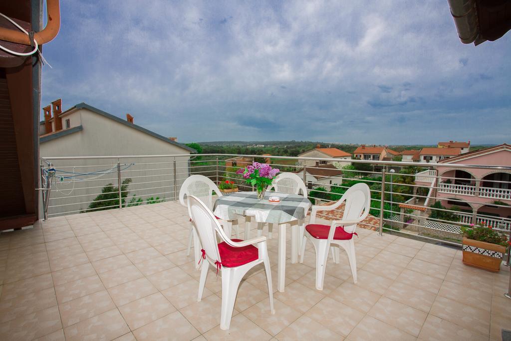 Apartments Nela Pula Exterior photo